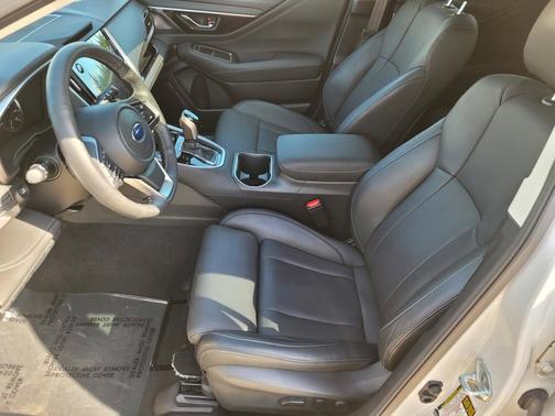 Crystal White Pearl 2025 Subaru Outback Limited
