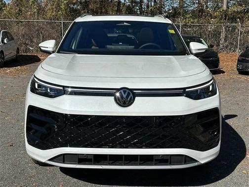 2026 Volkswagen Tiguan 2.0T SEL R-Line