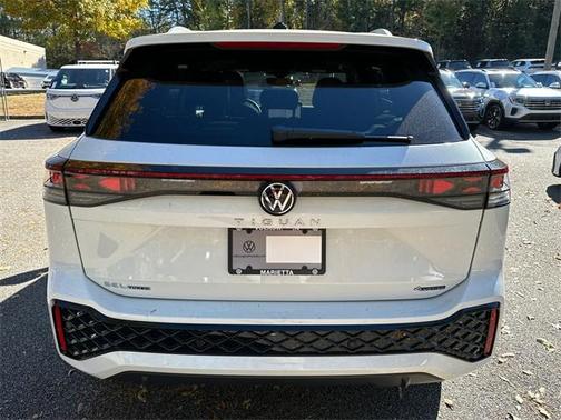 2026 Volkswagen Tiguan 2.0T SEL R-Line