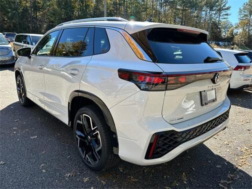 2026 Volkswagen Tiguan 2.0T SEL R-Line