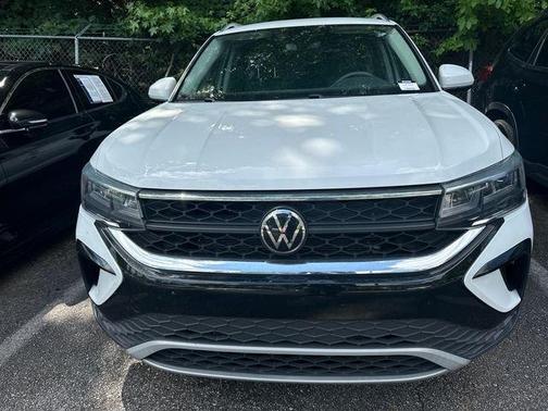 Pure White 2023 Volkswagen Taos 1.5T SE