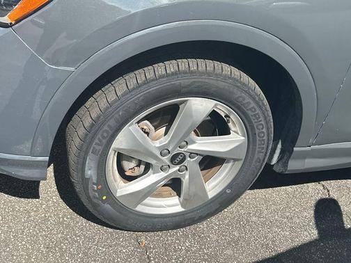 Nano Gray Metallic 2021 Audi Q3 40 Premium