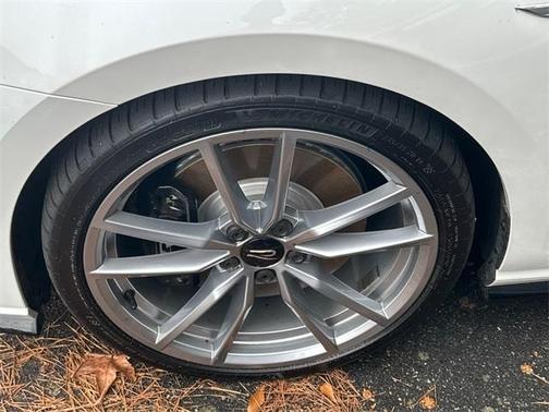 2019 Volkswagen Golf R 2.0T w/DCC & Navigation