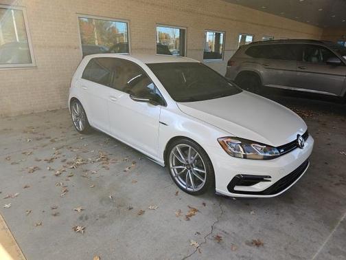 2019 Volkswagen Golf R 2.0T w/DCC & Navigation