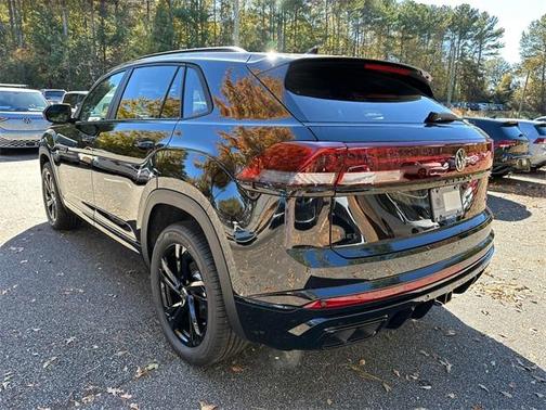 2026 Volkswagen Atlas Cross Sport 2.0T SEL R-Line Black