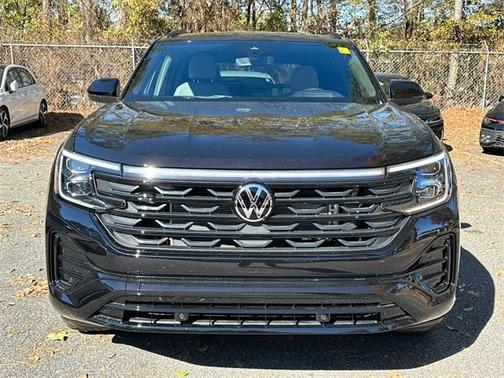 2026 Volkswagen Atlas Cross Sport 2.0T SEL R-Line Black