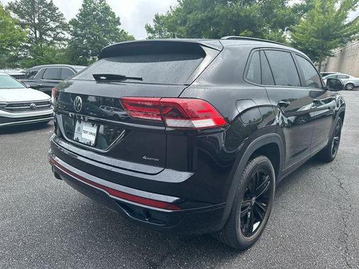 Deep Black Pearl Effect 2023 Volkswagen Atlas Cross Sport 2.0T SEL R-Line Black
