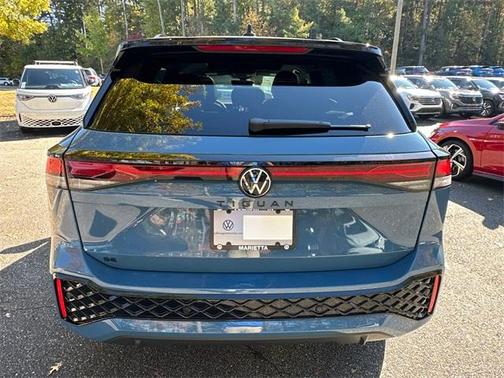 2026 Volkswagen Tiguan 2.0T SE R-Line Black