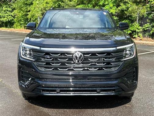 2025 Volkswagen Atlas Cross Sport 2.0T SEL R-Line Black