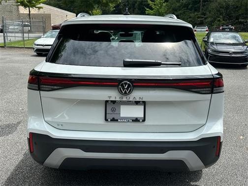 2025 Volkswagen Tiguan 2.0T SE