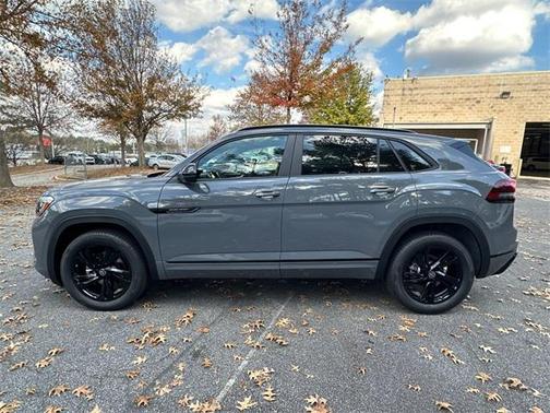 2026 Volkswagen Atlas Cross Sport 2.0T SEL R-Line Black