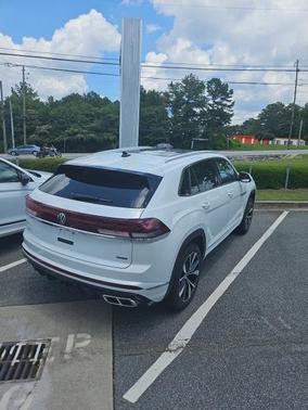 2025 Volkswagen Atlas Cross Sport 2.0T SEL Premium R-Line