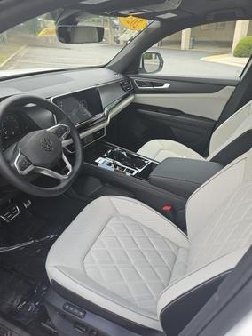 2025 Volkswagen Atlas Cross Sport 2.0T SEL Premium R-Line