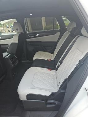 2025 Volkswagen Atlas Cross Sport 2.0T SEL Premium R-Line