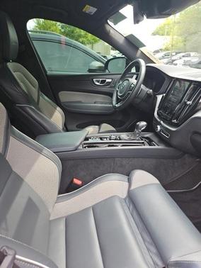 2020 Volvo XC60 T5 R-Design