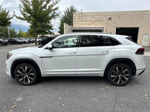 2025 Volkswagen Atlas Cross Sport 2.0T SEL Premium R-Line