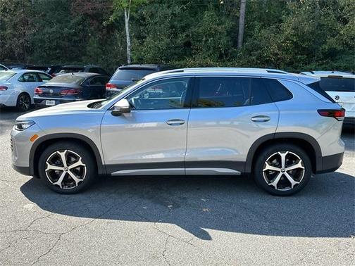 2025 Volkswagen Tiguan 2.0T SE