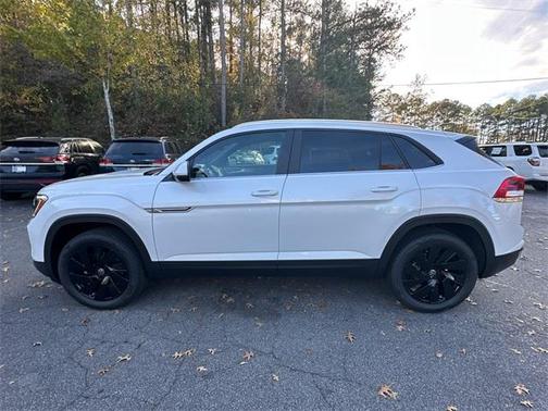 2026 Volkswagen Atlas Cross Sport 2.0T SE w/Technology