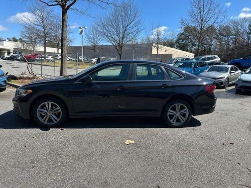 Deep Black Pearl Effect 2024 Volkswagen Jetta 1.5T SE