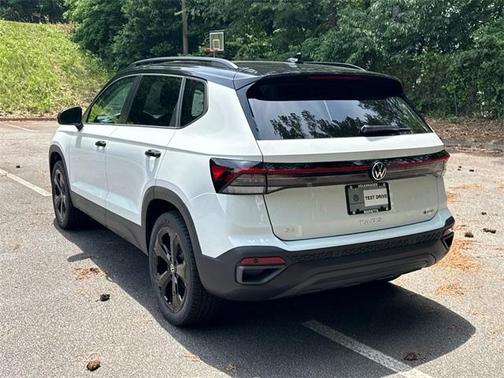 2025 Volkswagen Taos 1.5T SE Black