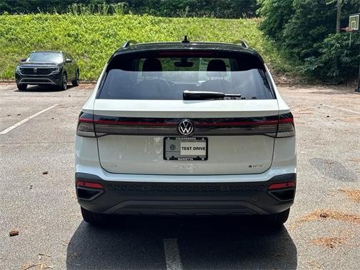2025 Volkswagen Taos 1.5T SE Black