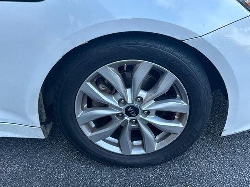 White 2015 Kia Optima LX