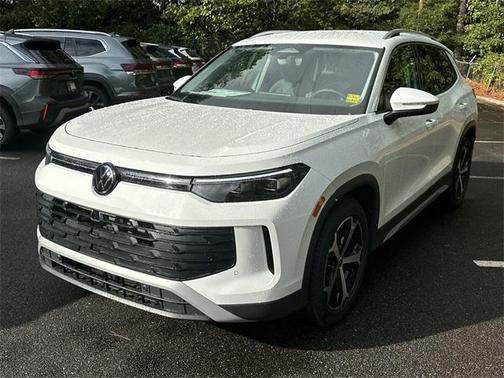 2025 Volkswagen Tiguan 2.0T SE
