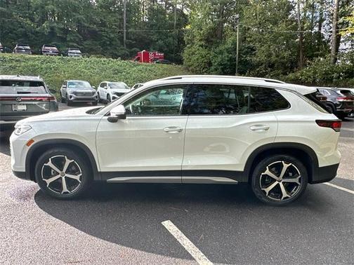 2025 Volkswagen Tiguan 2.0T SE