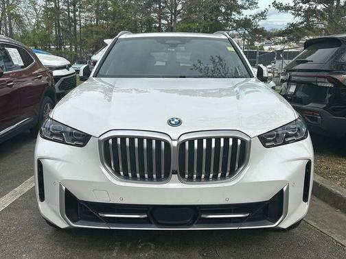 Mineral White Metallic 2025 BMW X5 PHEV xDrive50e