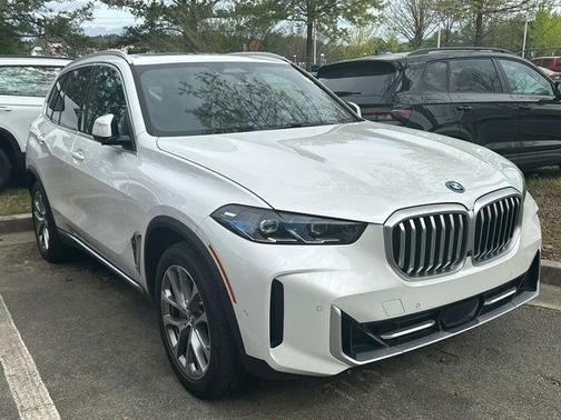 Mineral White Metallic 2025 BMW X5 PHEV xDrive50e