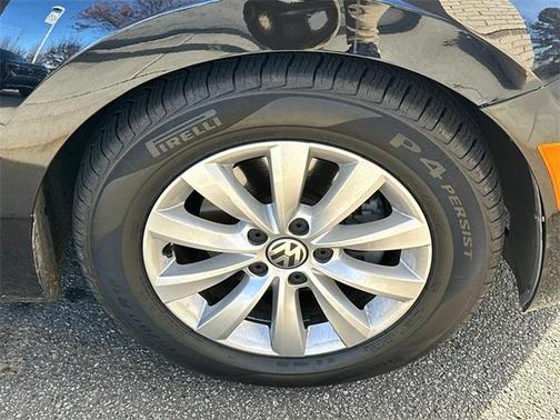 2016 Volkswagen Beetle 1.8T Wolfsburg Edition w/PZEV