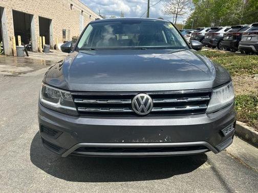 Platinum Gray Metallic 2018 Volkswagen Tiguan 2.0T SE