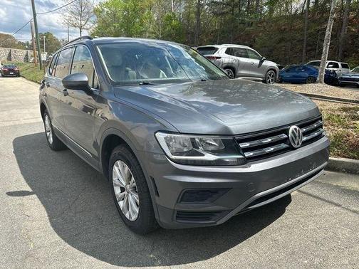 Platinum Gray Metallic 2018 Volkswagen Tiguan 2.0T SE