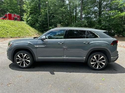 2025 Volkswagen Atlas Cross Sport 2.0T SEL Premium R-Line