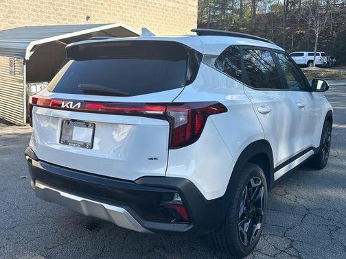 Snow White Pearl 2024 Kia Seltos SX