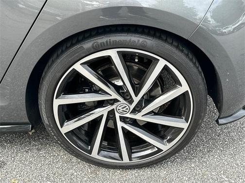 2019 Volkswagen Golf R 2.0T w/DCC & Navigation