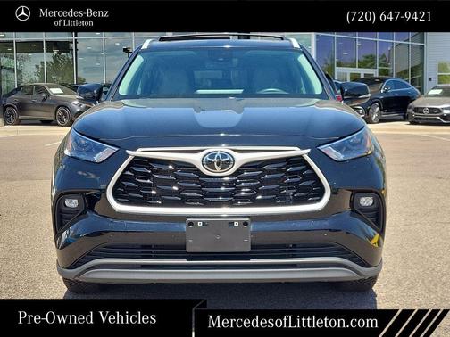 Midnight Black Metallic 2024 Toyota Highlander XLE