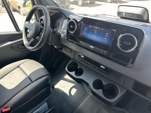 2025 Mercedes-Benz Sprinter 2500 Standard Roof