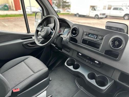 2025 Mercedes-Benz Sprinter 2500 Standard Roof