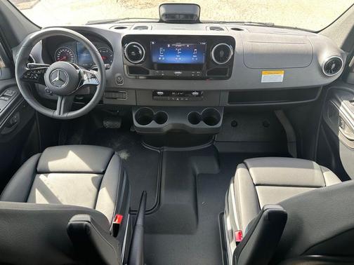 2025 Mercedes-Benz Sprinter 2500 Standard Roof