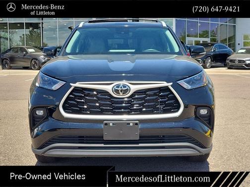 Midnight Black Metallic 2024 Toyota Highlander XLE