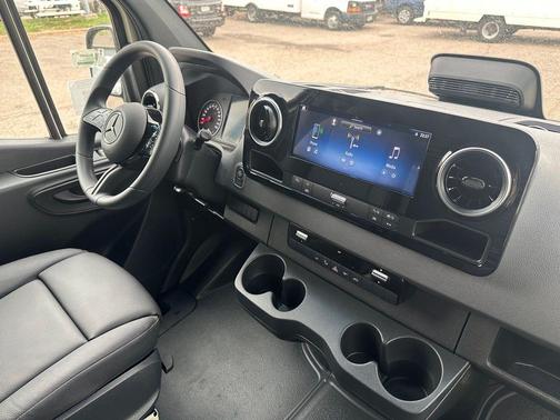 2025 Mercedes-Benz Sprinter 2500 Standard Roof