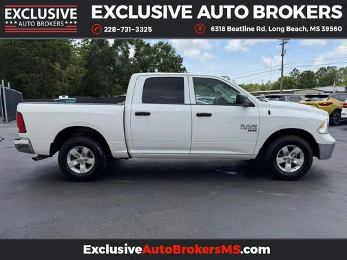 Bright White Clearcoat 2022 RAM 1500 Classic SLT