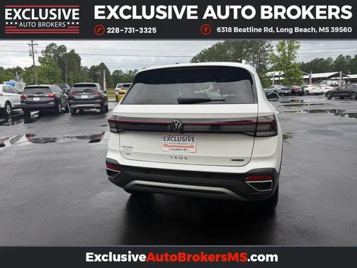 Pure White 2026 Volkswagen Taos SE