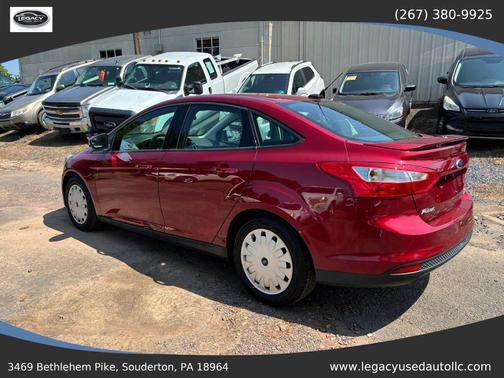 Red 2013 Ford Focus SE
