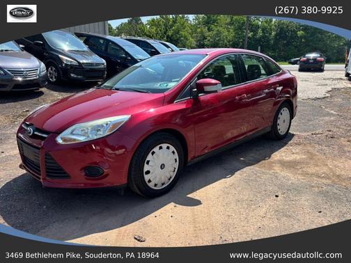 Red 2013 Ford Focus SE