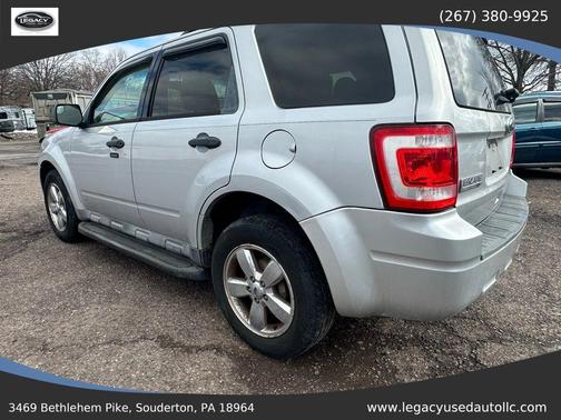Ingot Silver Metallic 2011 Ford Escape XLT