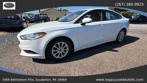 White 2018 Ford Fusion SE