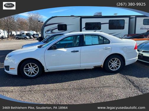 White 2011 Ford Fusion SE