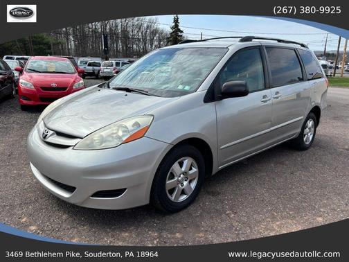 Silver 2008 Toyota Sienna LE